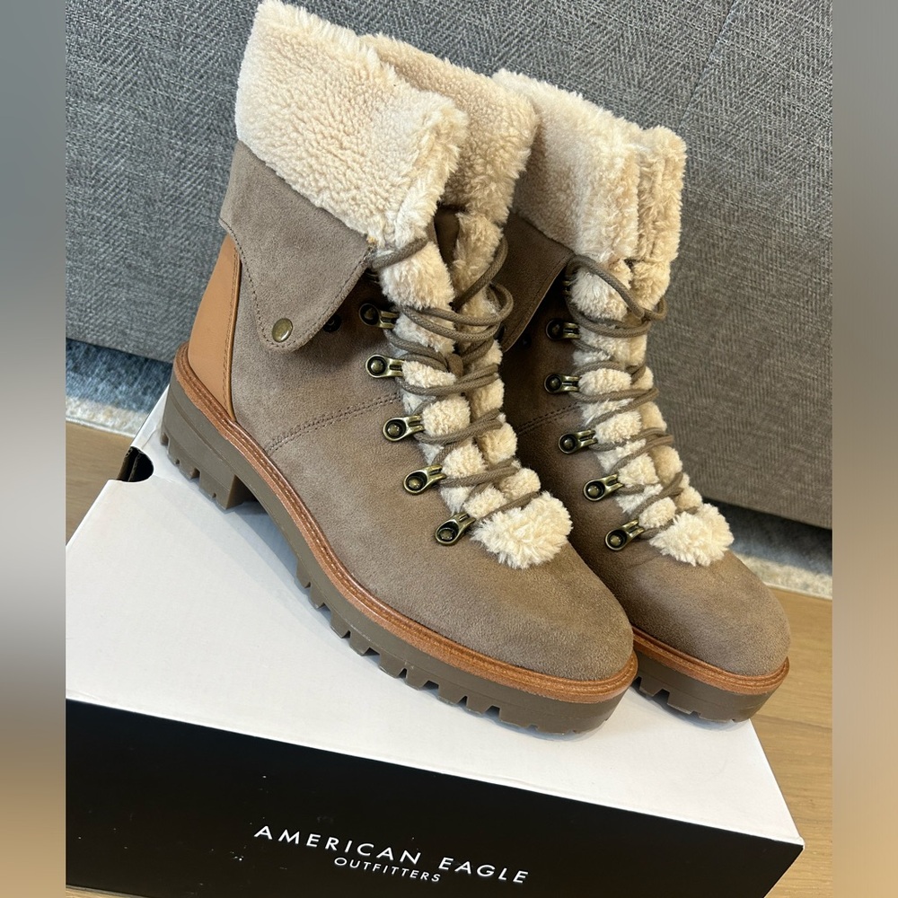 American Eagle Lug Boot with Faux Fur Lining Size 7